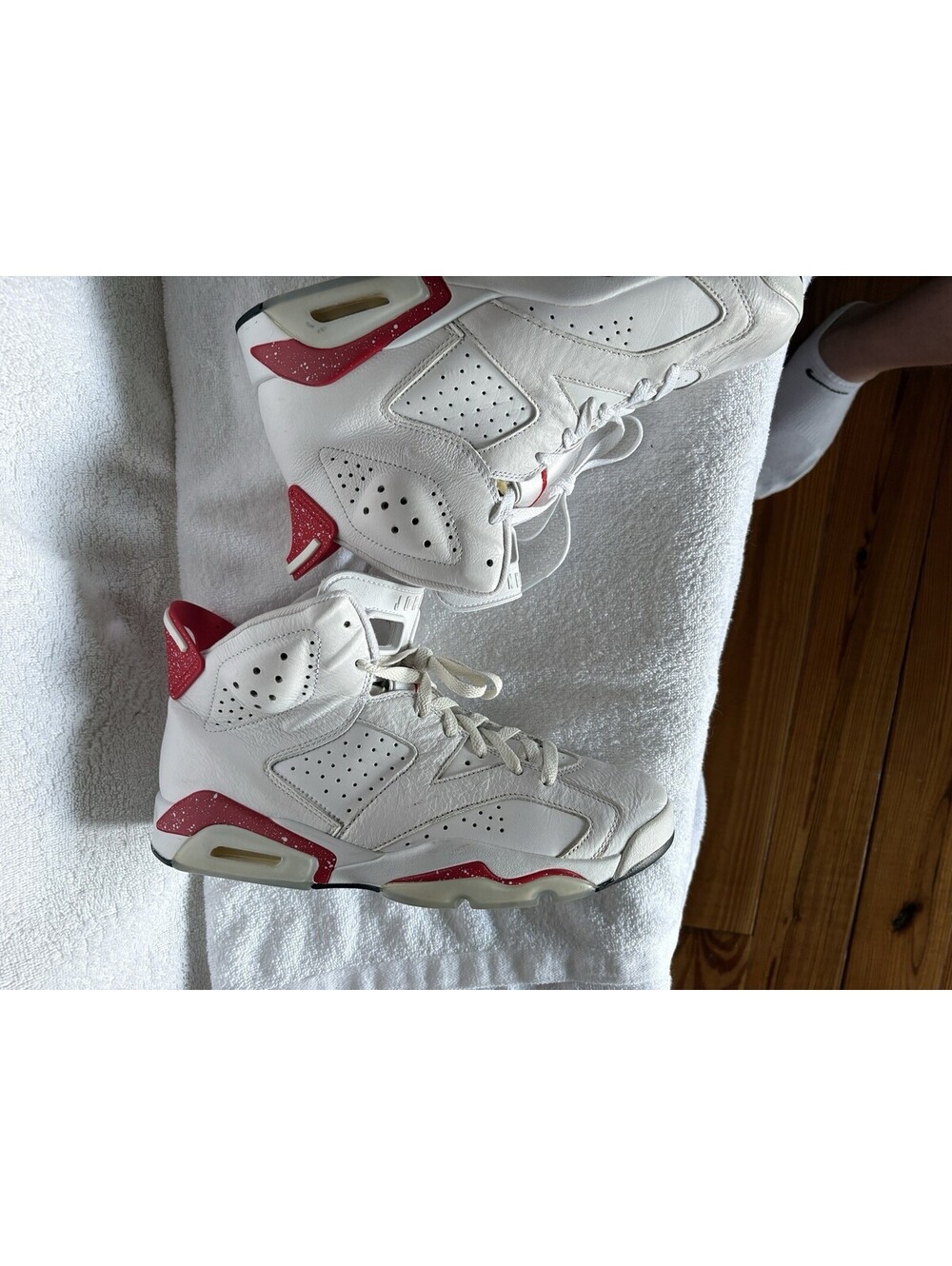 Air Jordan 6 Retro Red/Oreo size 9.5 Lightlyworn great condition. no box